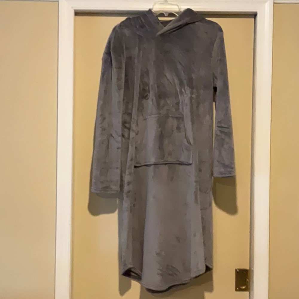 32 Degrees Plush Gray Long Velour Hooded Lounger